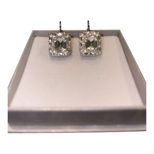 Vintage square rhinestone earrings. Big center stone surrounded by rounds. YM